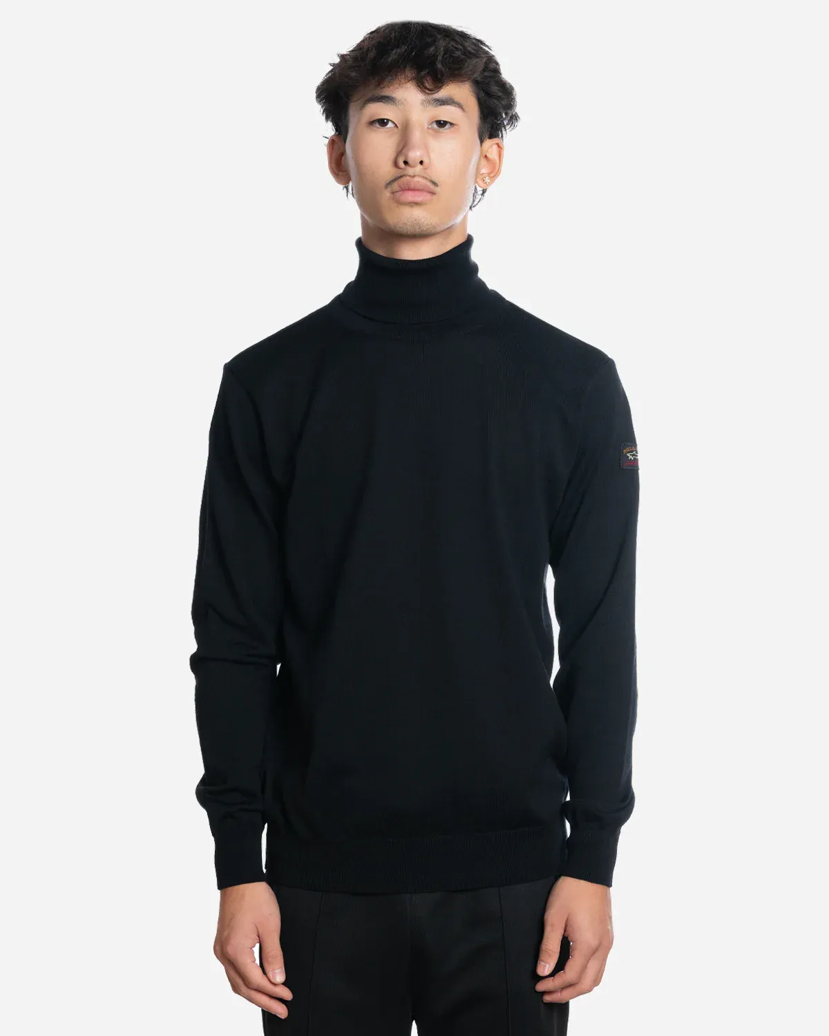 Col Roulé avec Badge Iconique