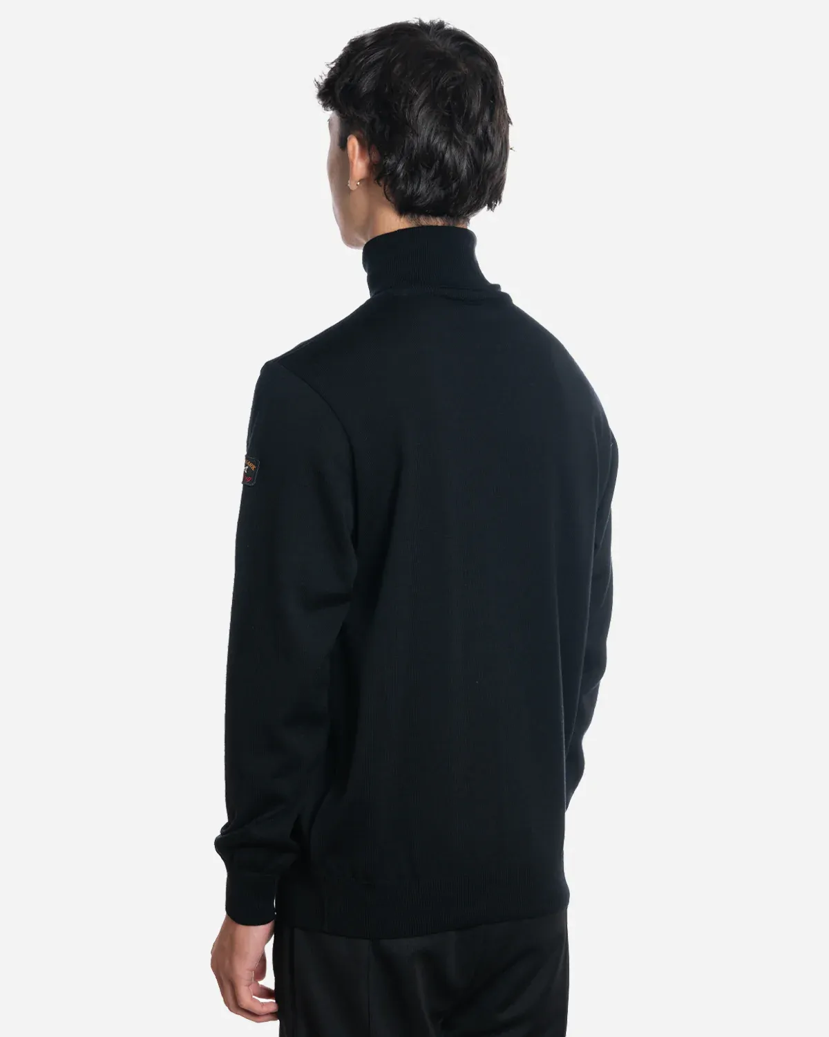 Col Roulé avec Badge Iconique – Image 3