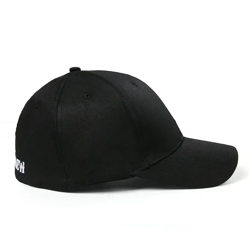 Casquette noire avec écriture blanche brodée – Image 2